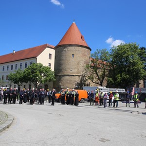 Kardinal Bozanić blagoslovio privremene križeve za zvonike u potresu stradale katedrale